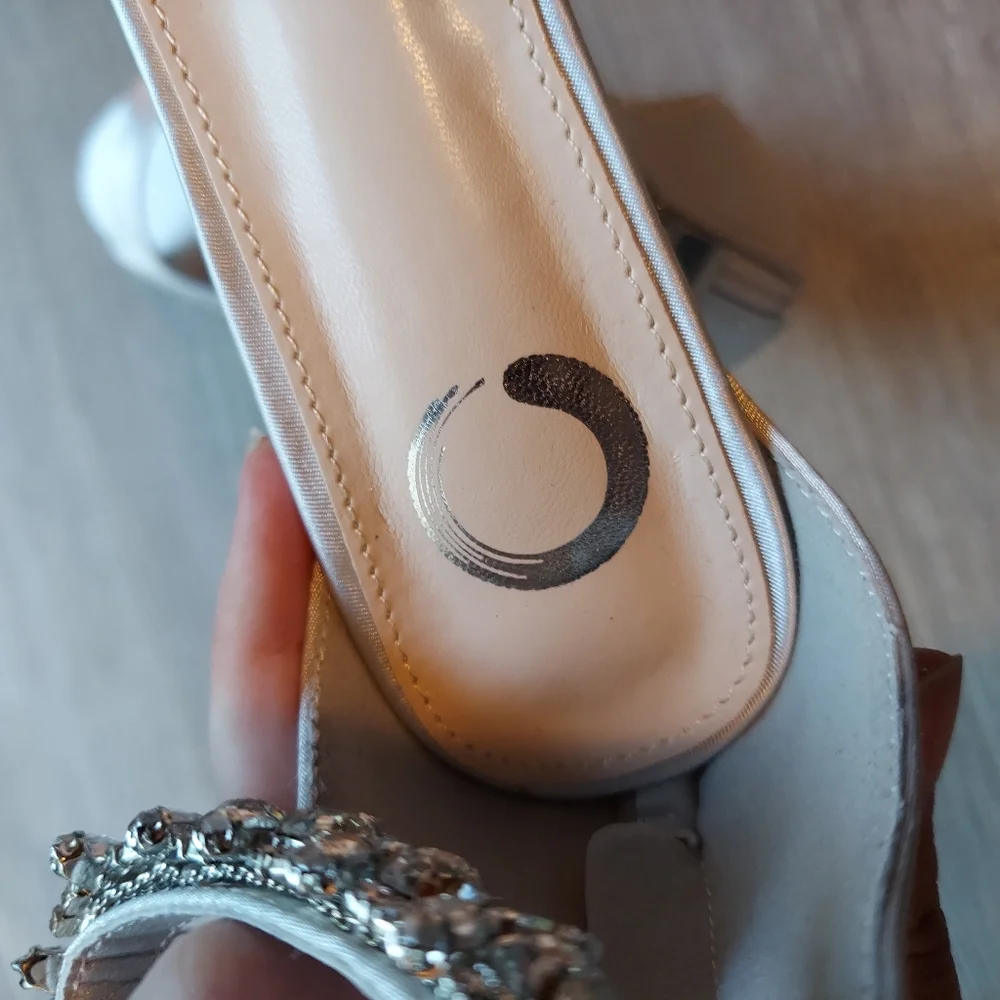 Journee Size 7 Silver CONNOR Formal Strap Wedges